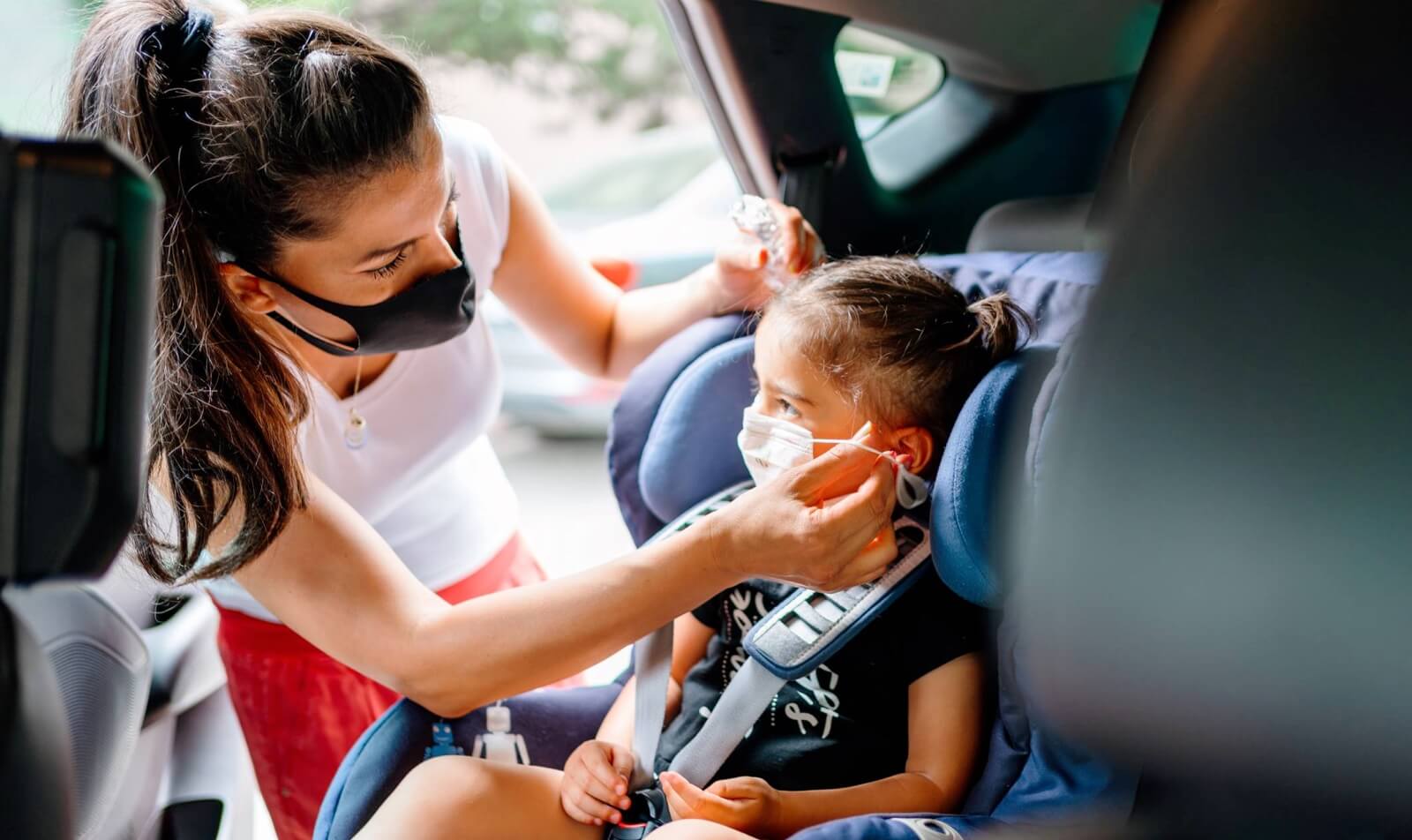 Consejos de seguridad vial para niños en el coche
