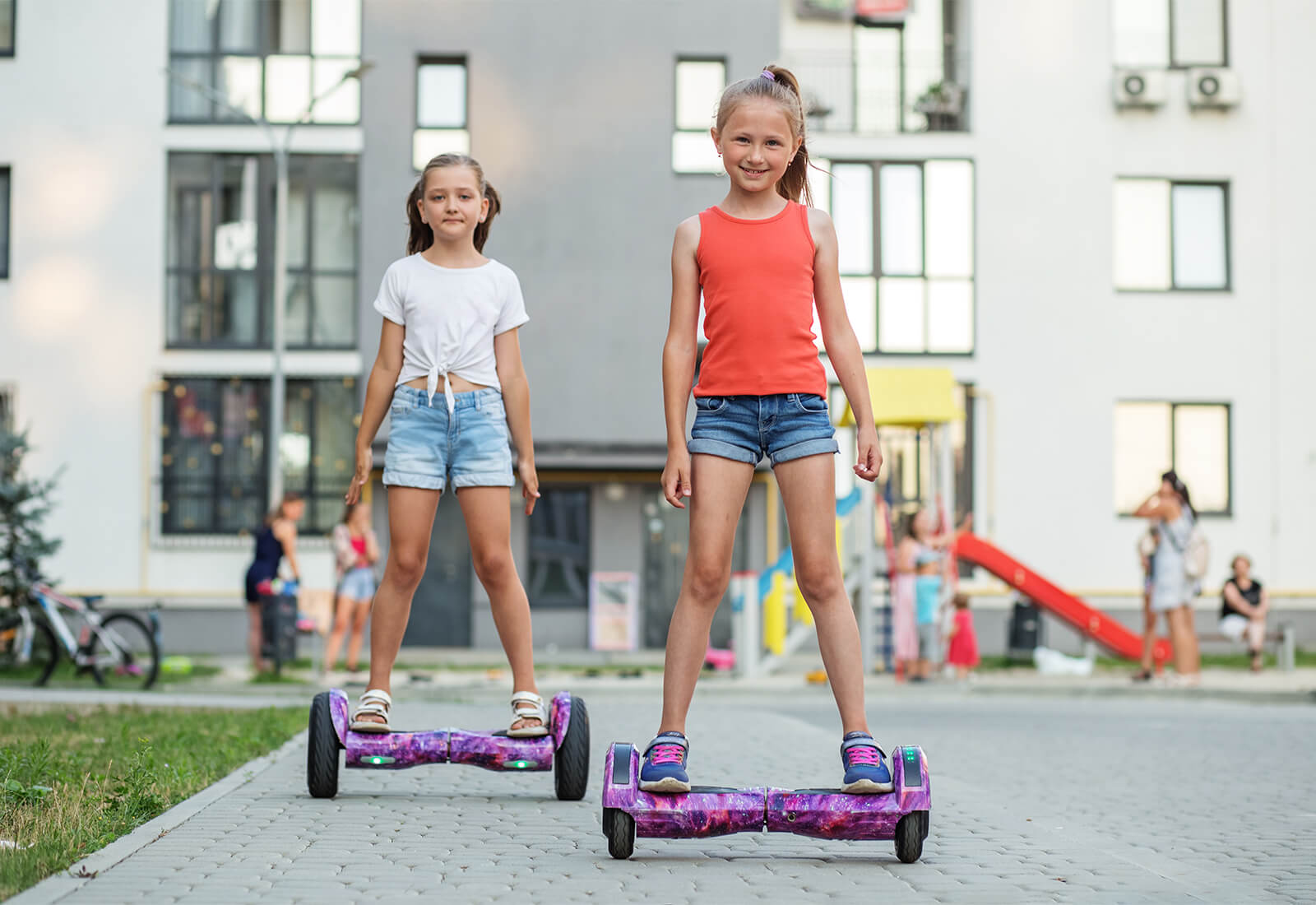 Tu hijo tiene un patinete eléctrico o un hoverboard? Estas son las  recomendaciones de uso para niños que debes conocer