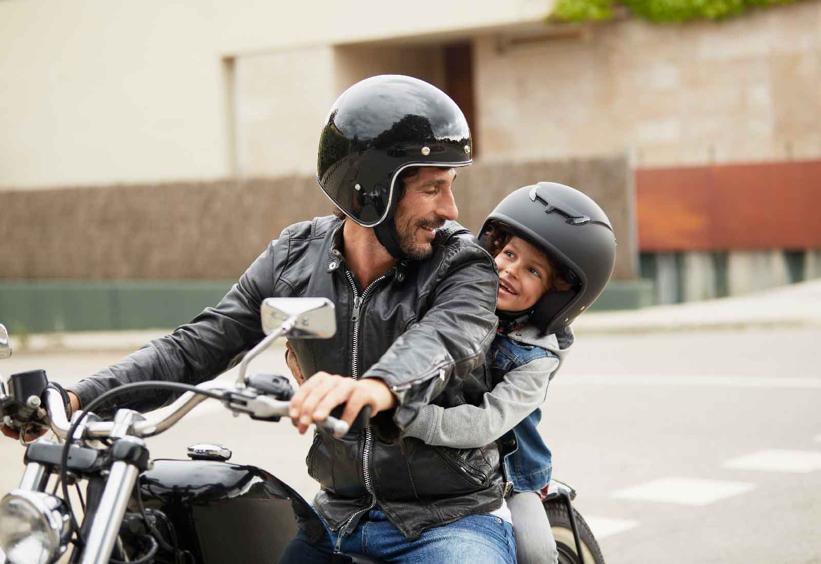 Elegir casco de moto para niños