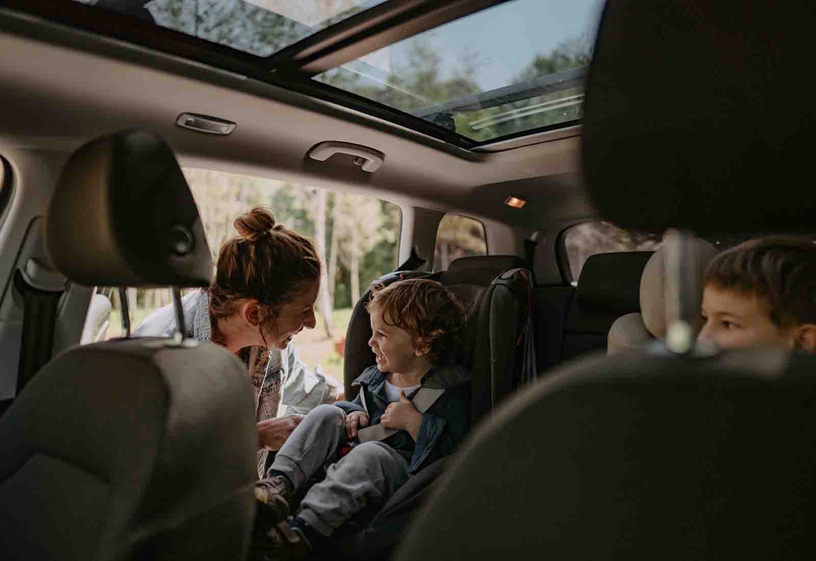 Viajar con niños en el coche Viajar con niños
