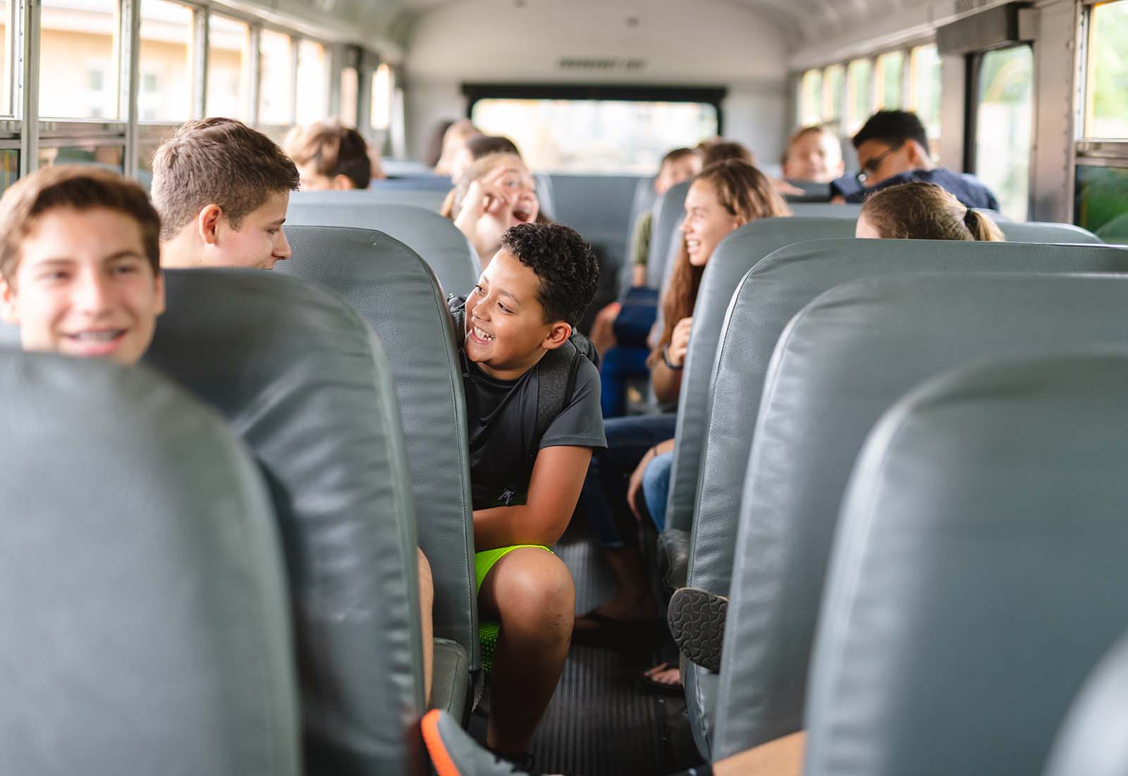 a que edad puede viajar un niño solo en autobus