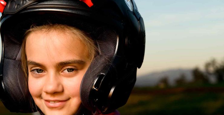 ¿Cómo elegir casco de moto para niños?