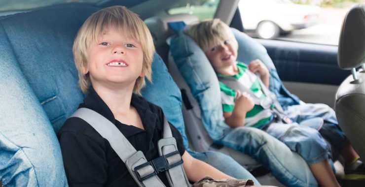Accesorios para viajar en el coche con niños