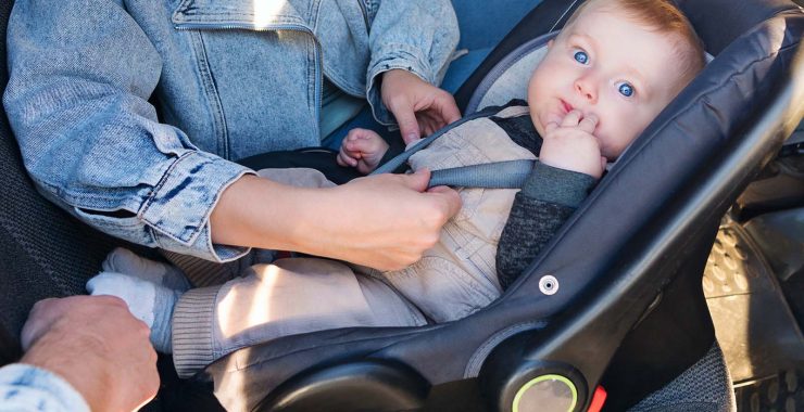 ¿Qué dice la nueva normativa sobre las sillas para niños en el coche?