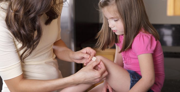 ¿Qué material contiene un botiquín de primeros auxilios? ¿Qué material contiene un botiquín de primeros auxilios?